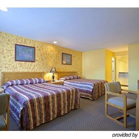 Americas Best Value Inn Розберг Номер фото