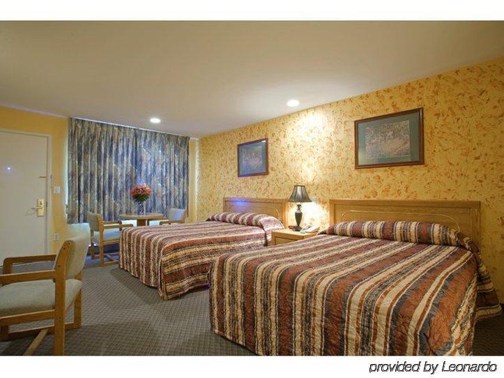 Americas Best Value Inn Розберг Номер фото