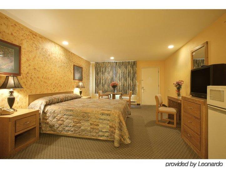 Americas Best Value Inn Розберг Номер фото